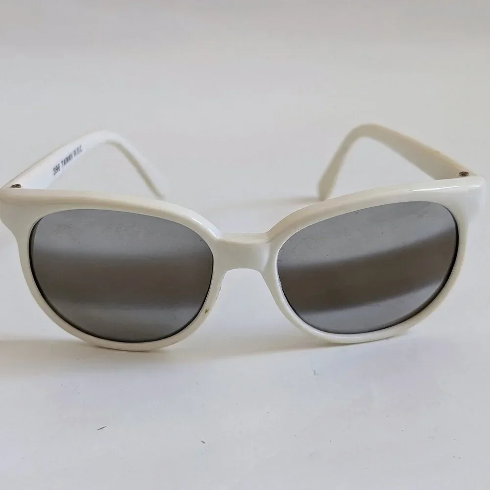 NWT Vintage 90's Kids Nylon C1000 Sport Sunglasses (S. White)